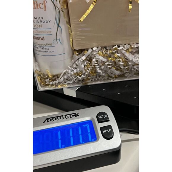 Island Relief Gift Set Goats Milk Lotion Body Wash Soap And Sponge - Almond NEW - Picture 9 of 9